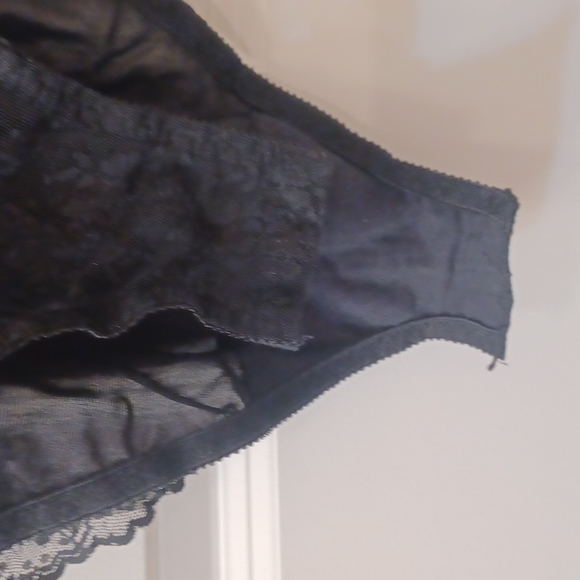 SEXY LINAGRIE - Picture 4 of 4